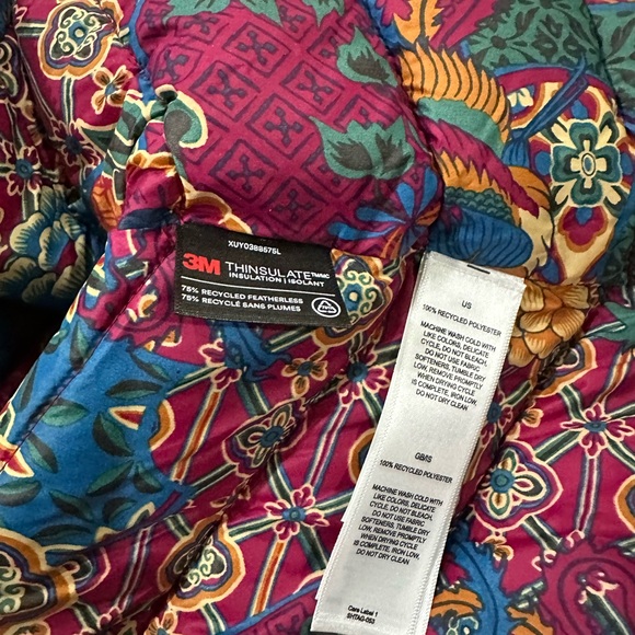 Sherpa Women's Navy Puffer Jacket with Floral Lining - Picture 5 of 6